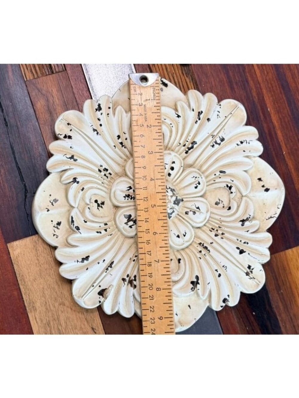 Pair of distressed white floral wall medallions designed with a vintage, shabby - Picture 4 of 6
